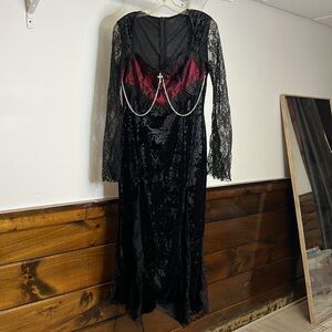 Amazon Black Velvet Gothic Cosplay Dress w/‎ Black Lace And Chain Detail- XL